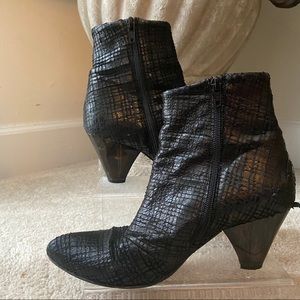 Chic Black Textured Ankle Booties